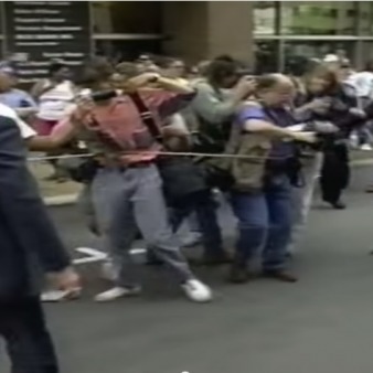 In ’92 Campaign, Clintons Also Roped Reporters