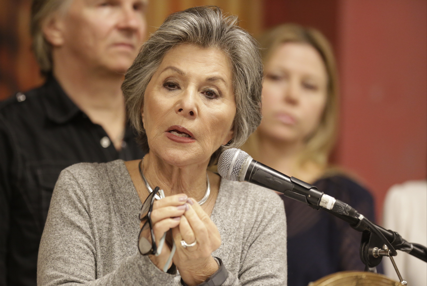 Dems line up to oppose water bill