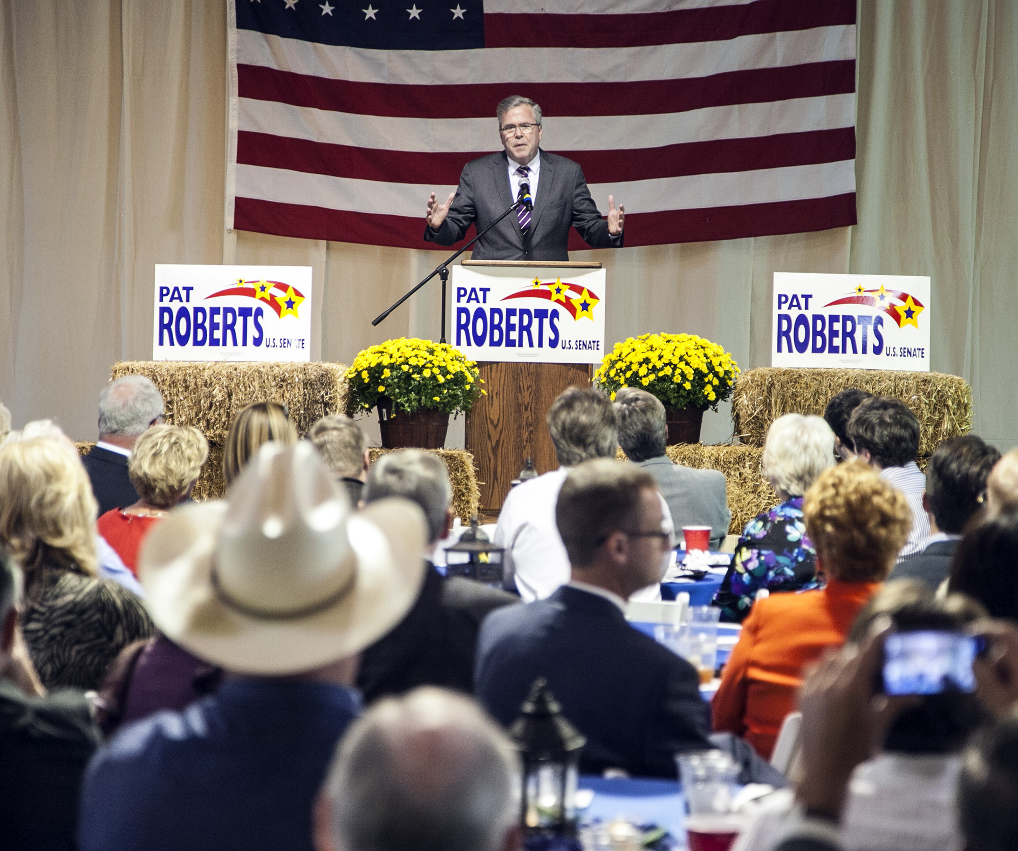 Jeb Bush raises money for Roberts