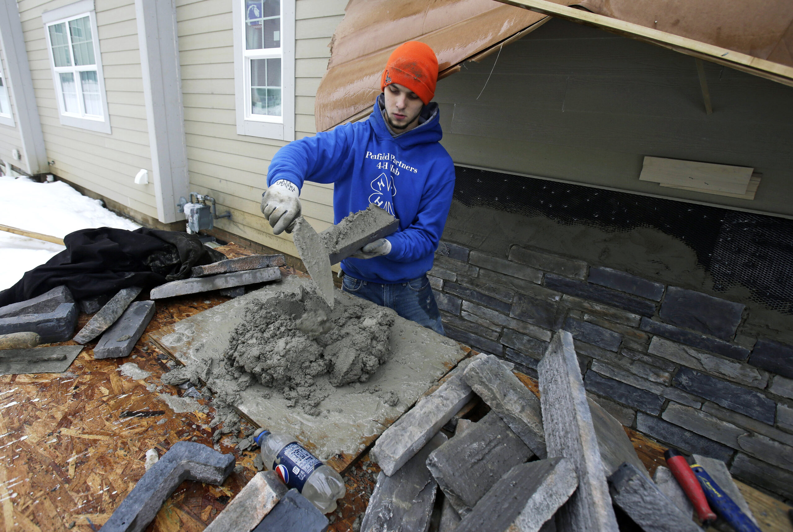 US homebuilder confidence sinks in February