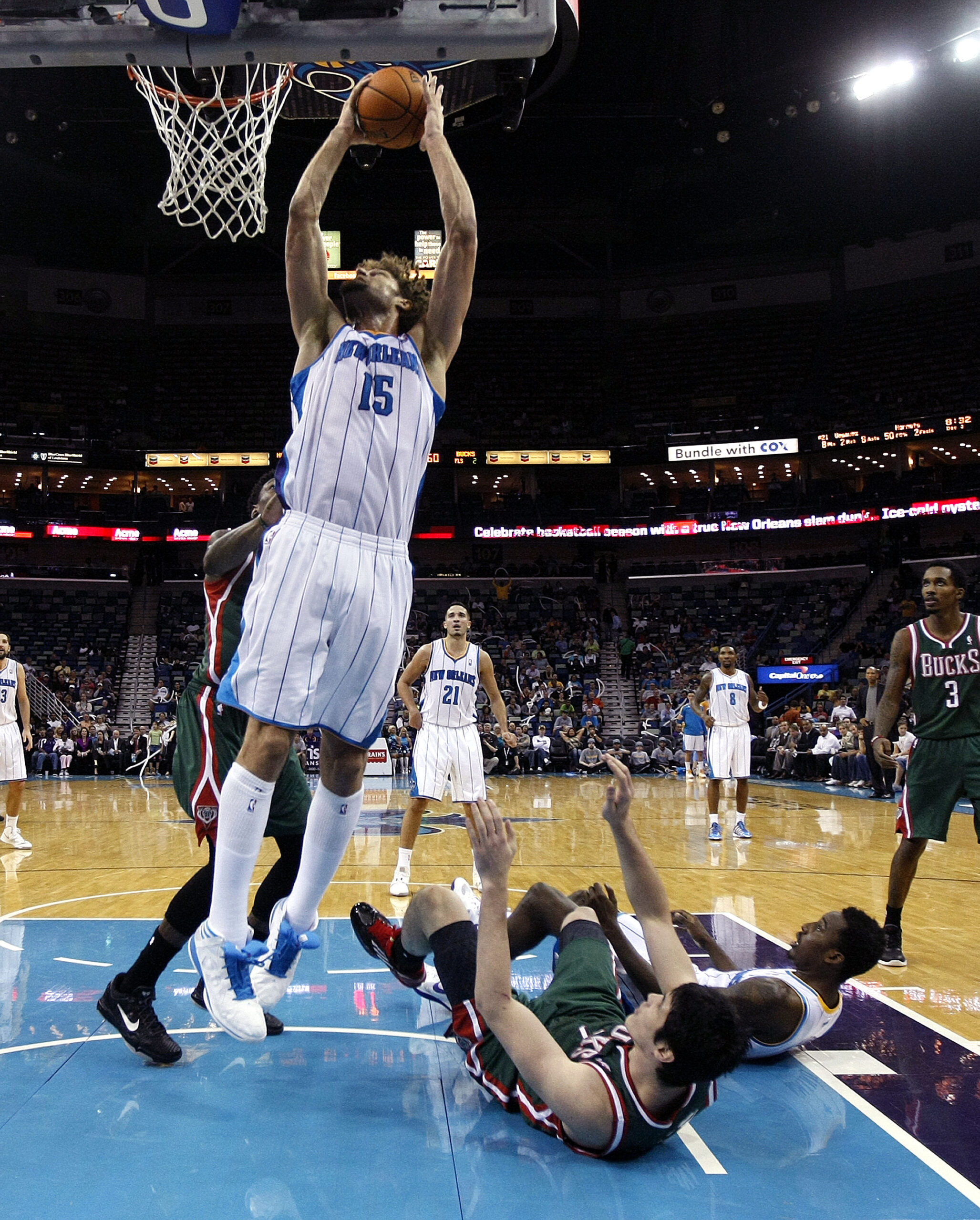 Hornets break out of slump, rout Bucks 102-81