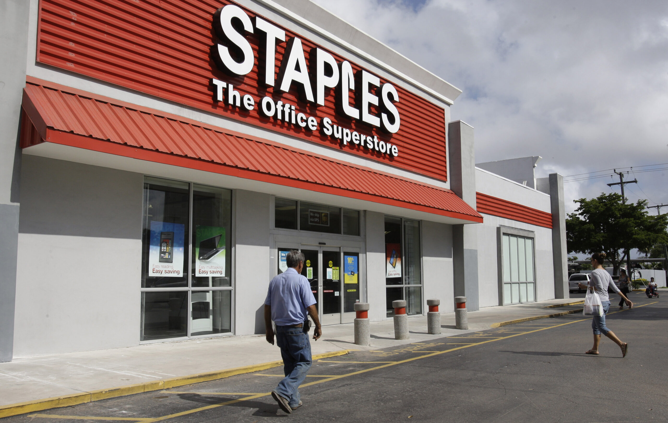 Unions angered by Postal Service’s Staples outlets