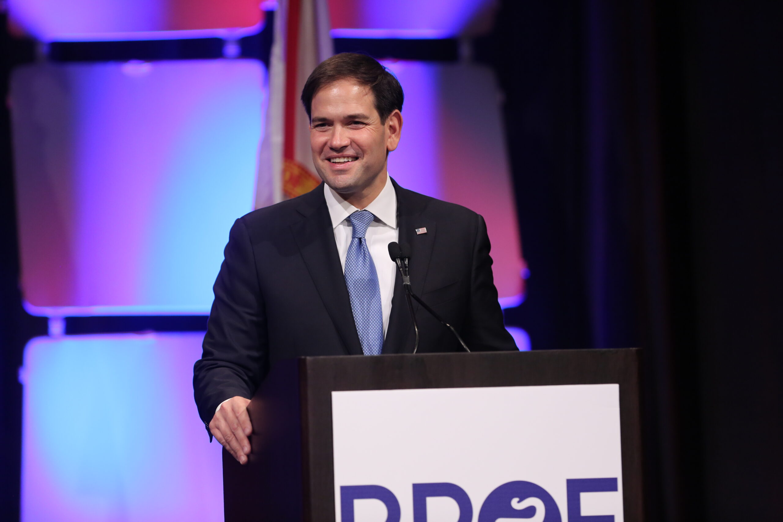 This Democrat-turned-Republican has new pick for president