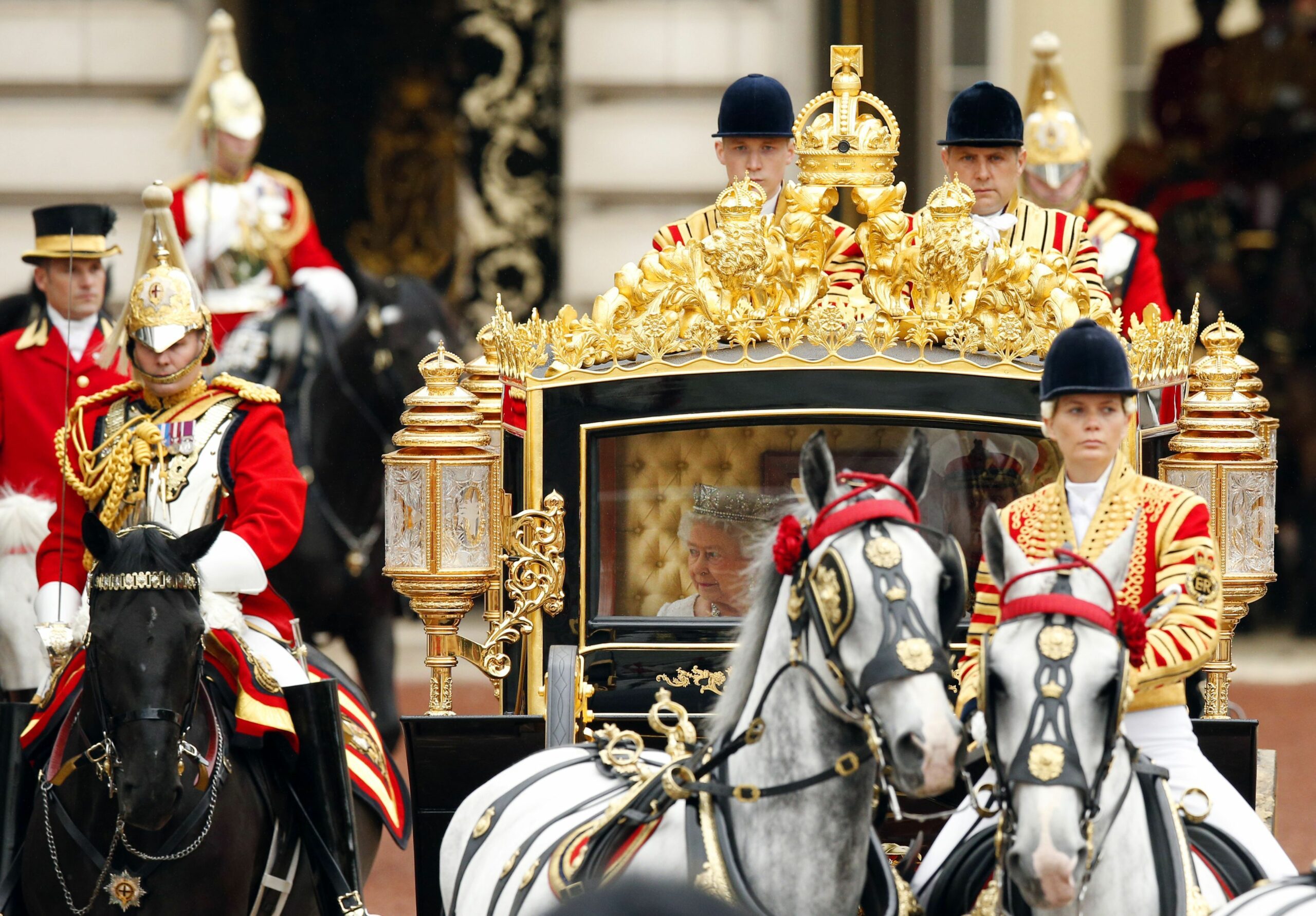 Queen Elizabeth II unveils British gov’t plan