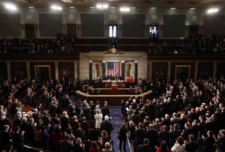 Rep. Jim Bridenstine, R-Okla., and Rep. Beto O'Roarke, D-Texas, are working on a proposal to limit how many terms members of Congress can serve. (Photo: Charles Dharapak/AP)