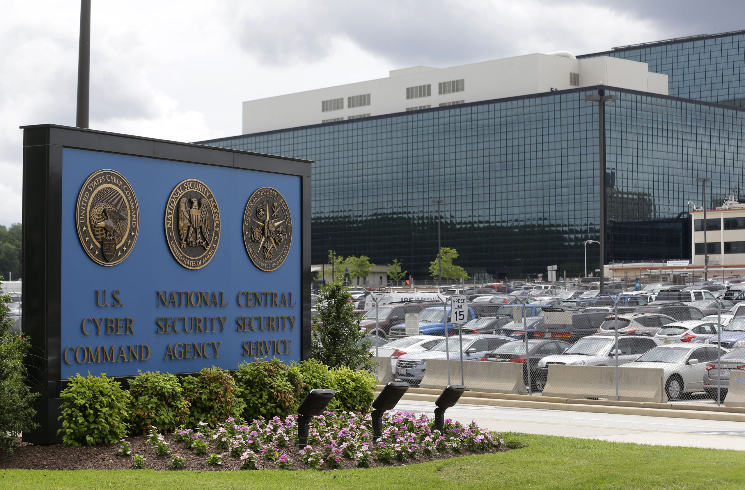 Congress eyes spy review in surveillance logjam
