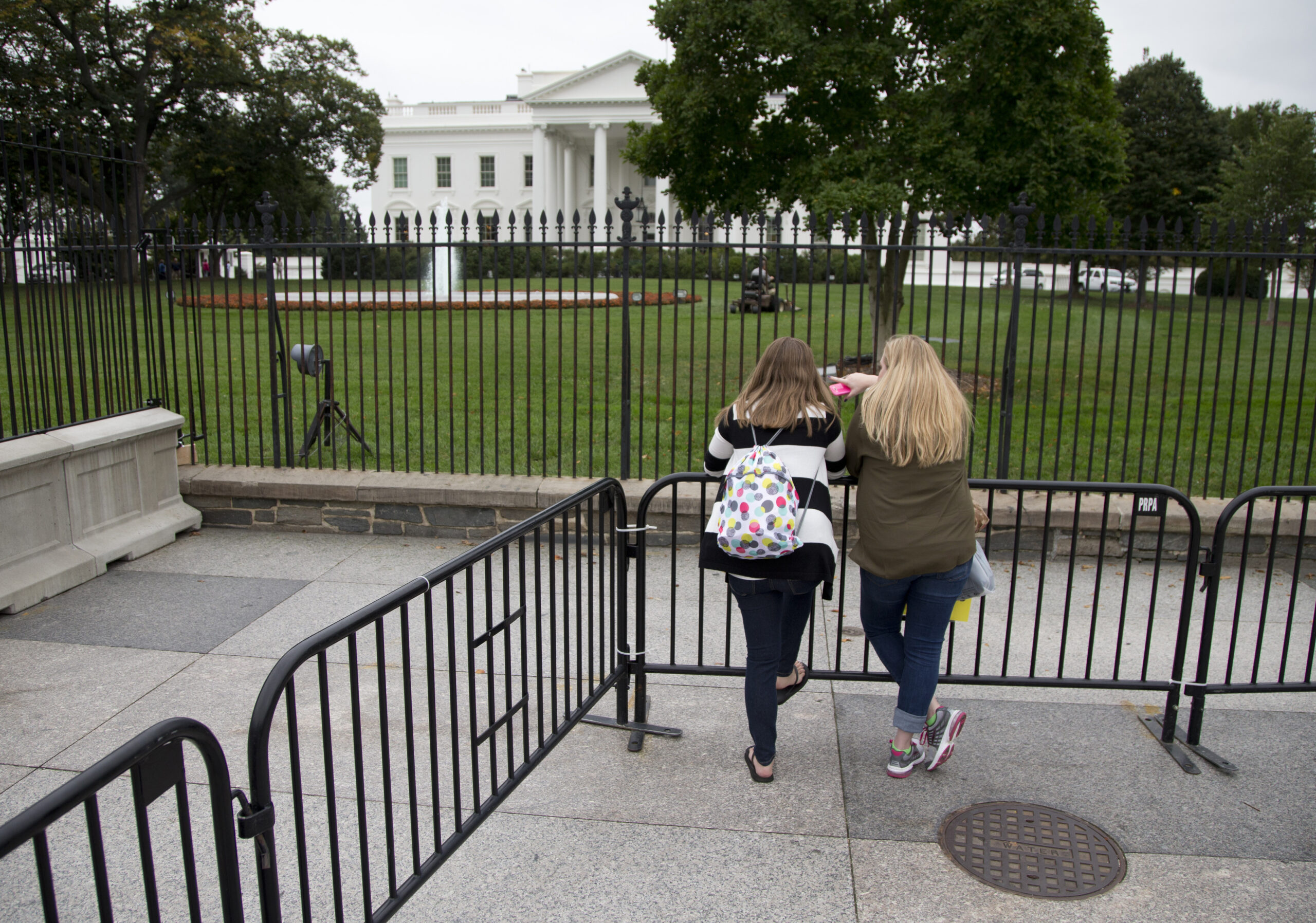 Barrier still at White House 2 weeks after jumper