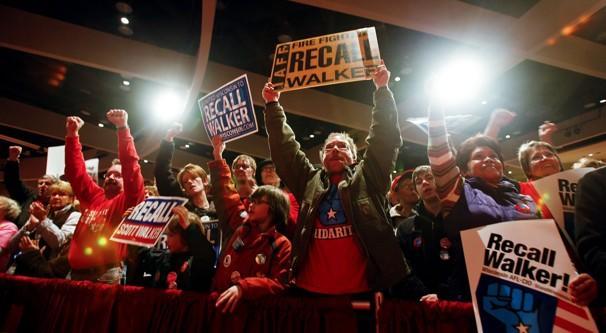 Poll: Wisconsin’s Walker to survive union recall drive