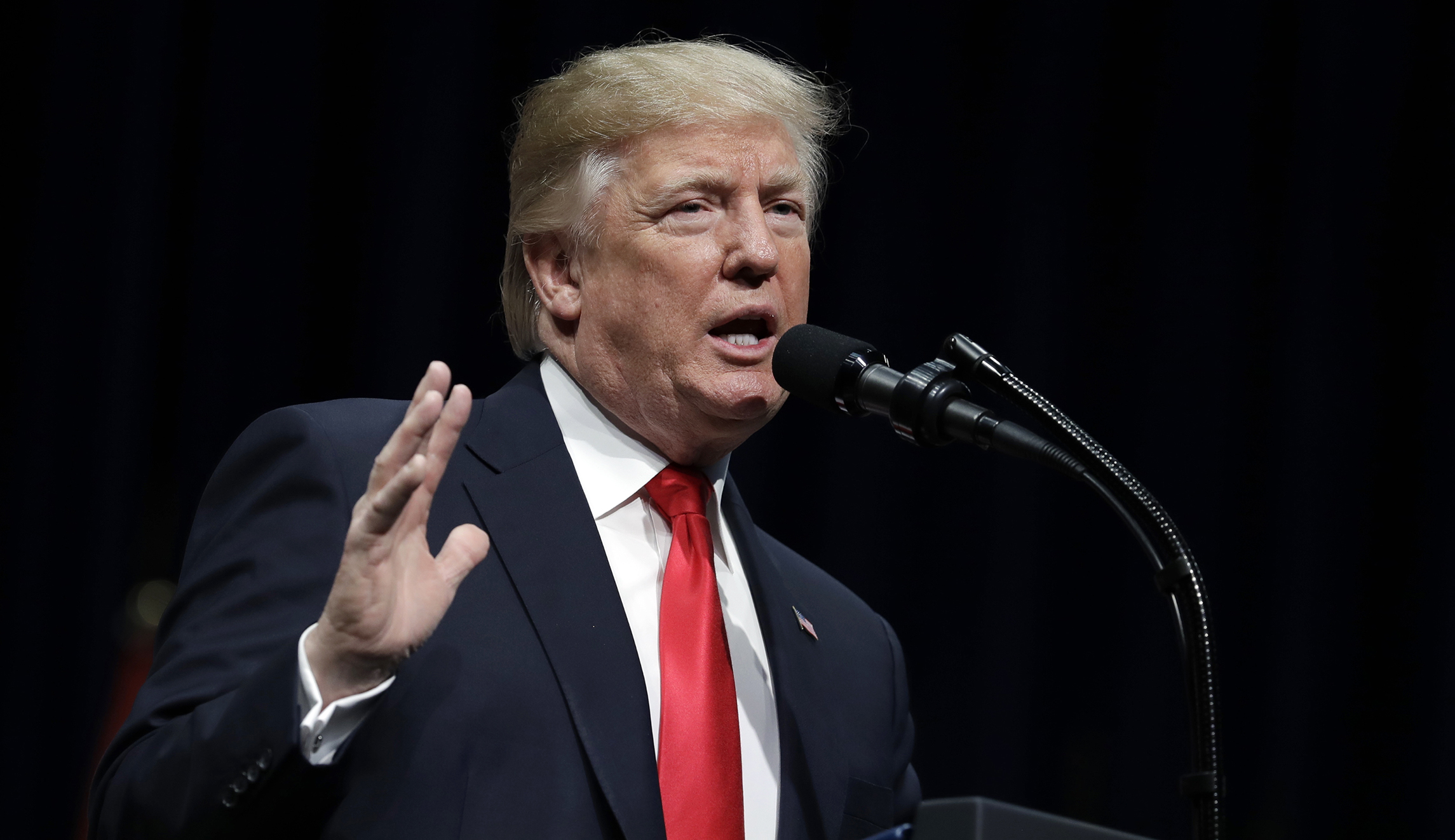Trump praises police, slams immigration lottery at FBI Academy