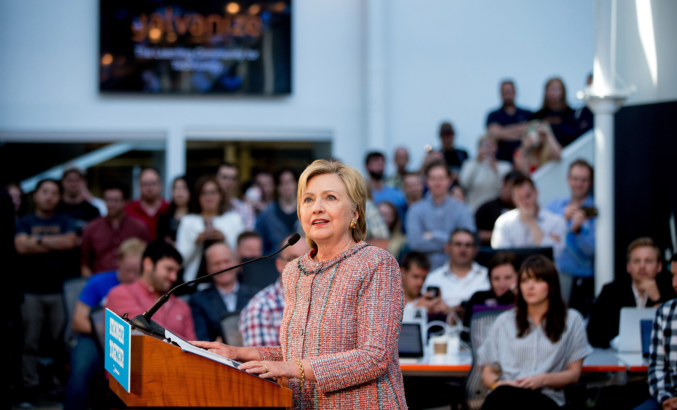 Clinton outlines tech agenda focused on innovation, expanded internet access