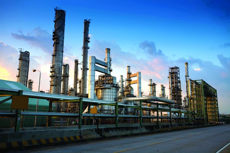 The ability of refineries to handle the nation's current shale oil boom has become an issue as some lawmakers and lobbyists argue that the United States' 39-year-old ban on crude oil exports should end.