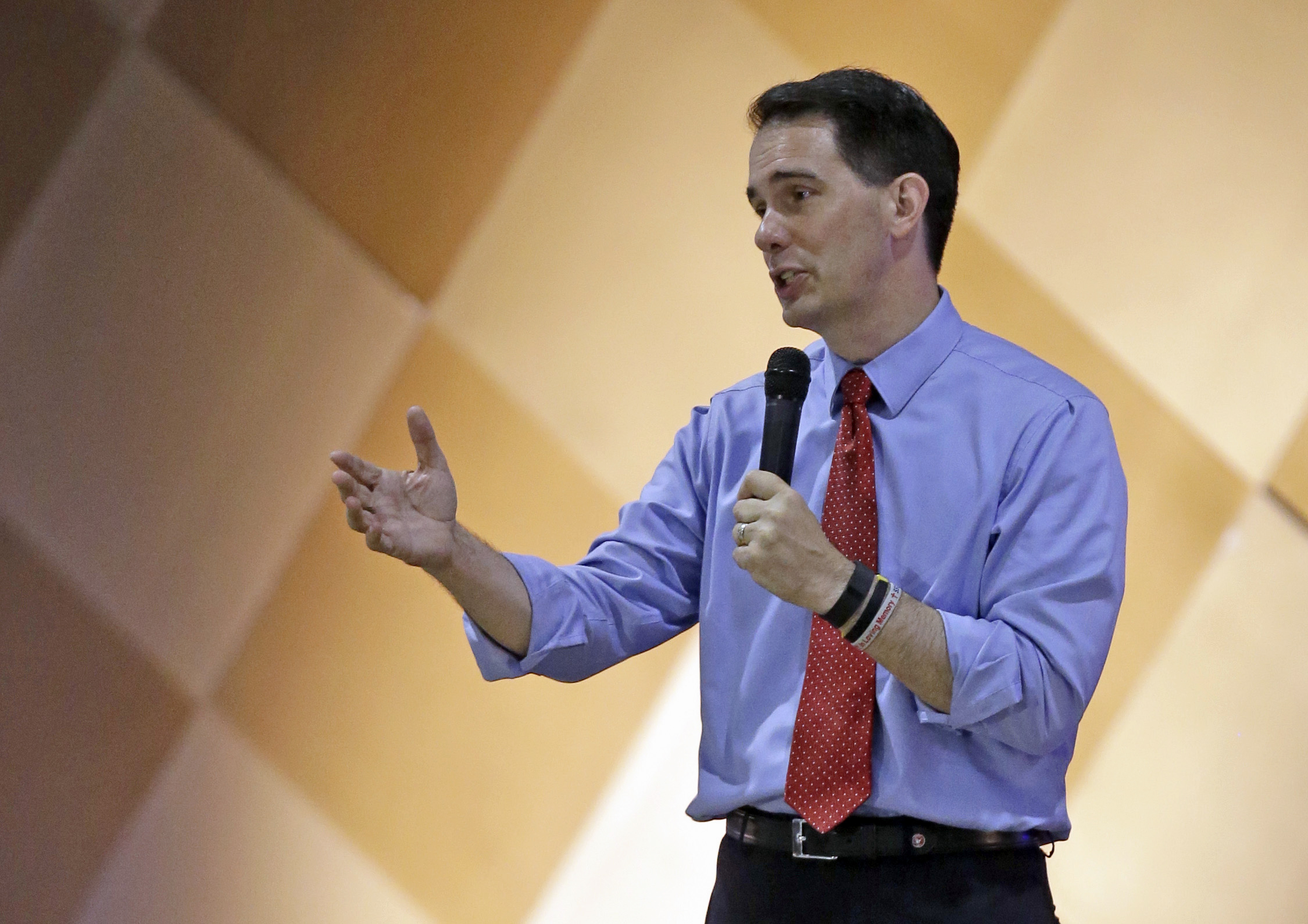 Walker flip-flops on birthright citizenship