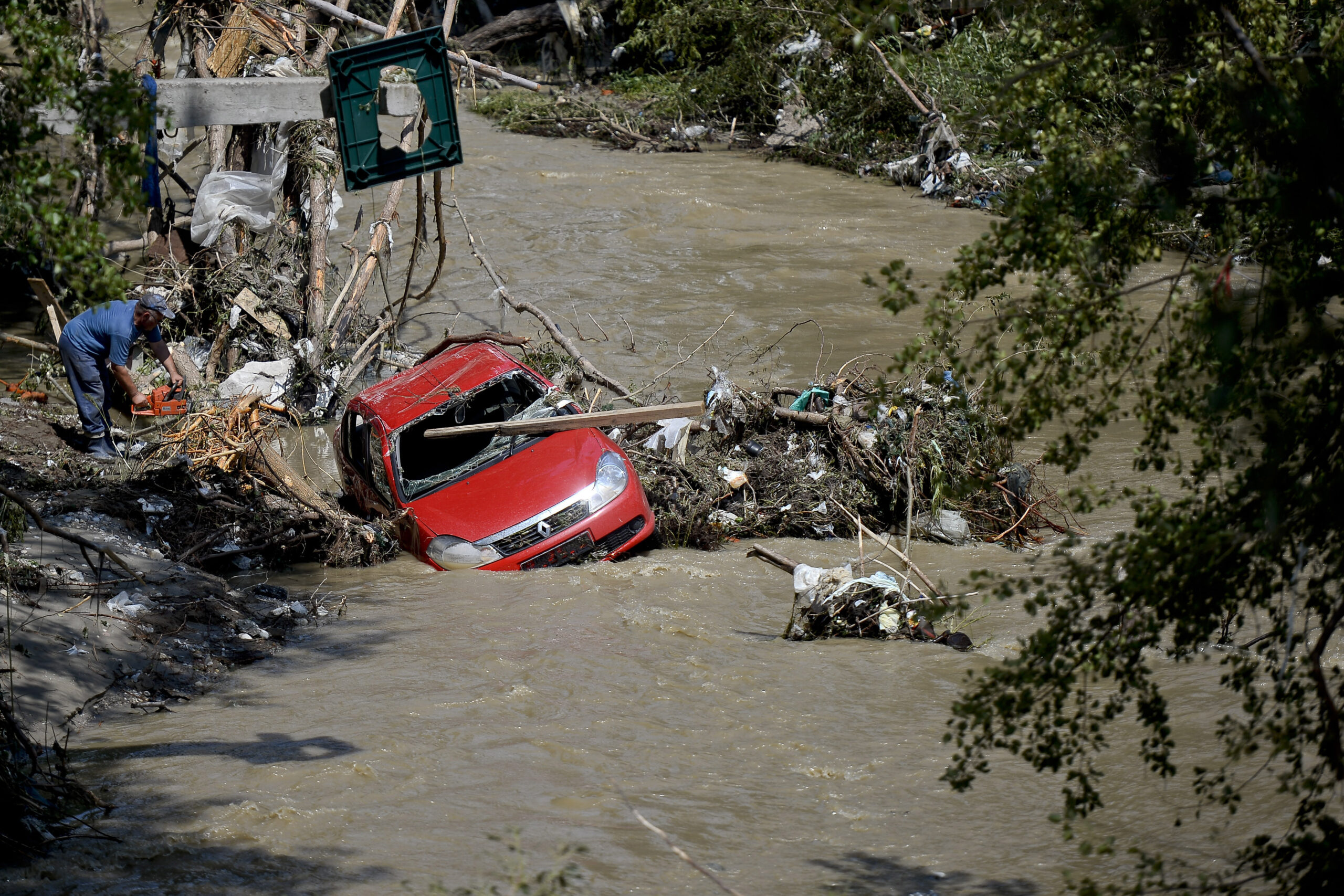 Floods submerge parts of Balkans, 2 have died
