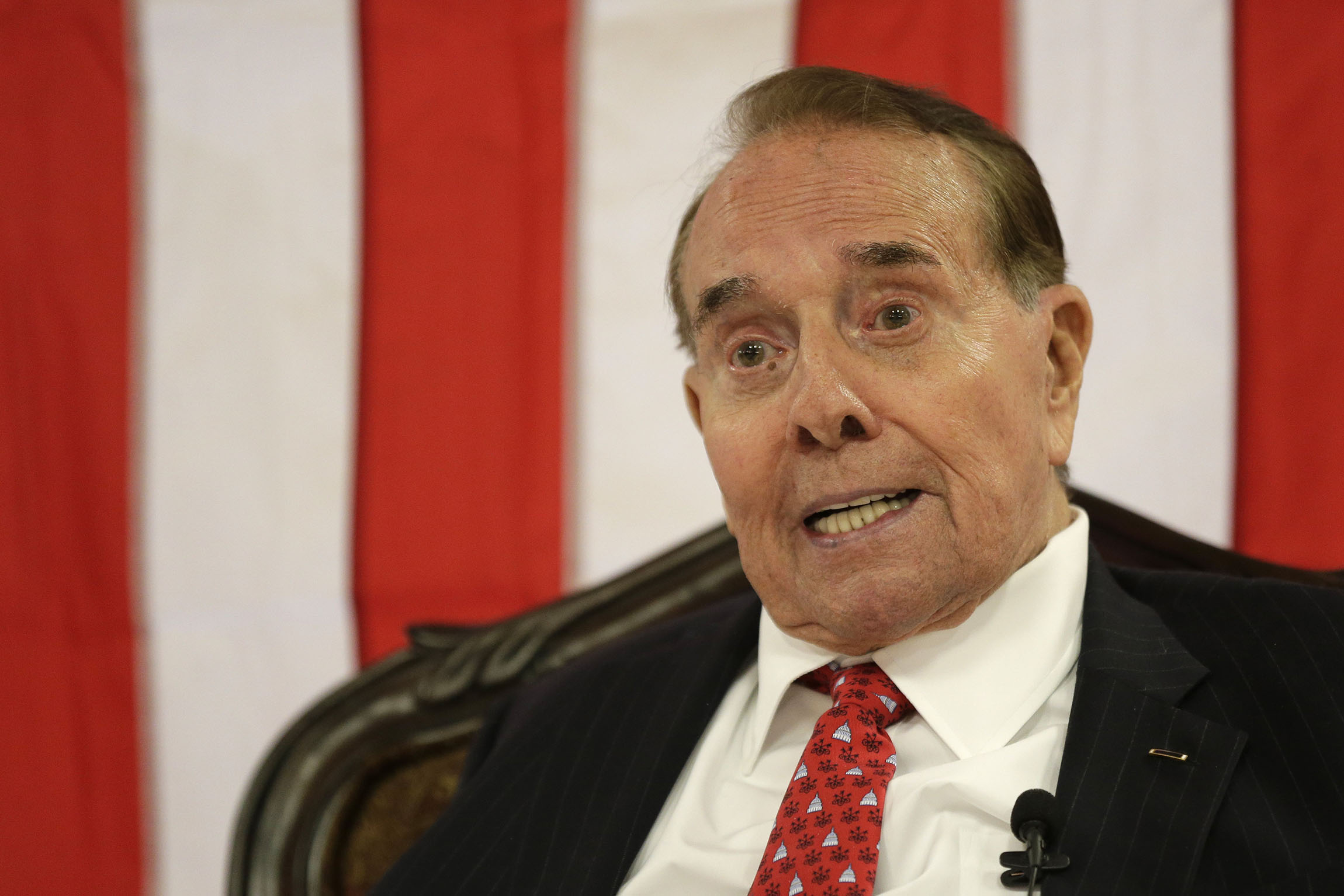 Bob Dole endorses Donald Trump