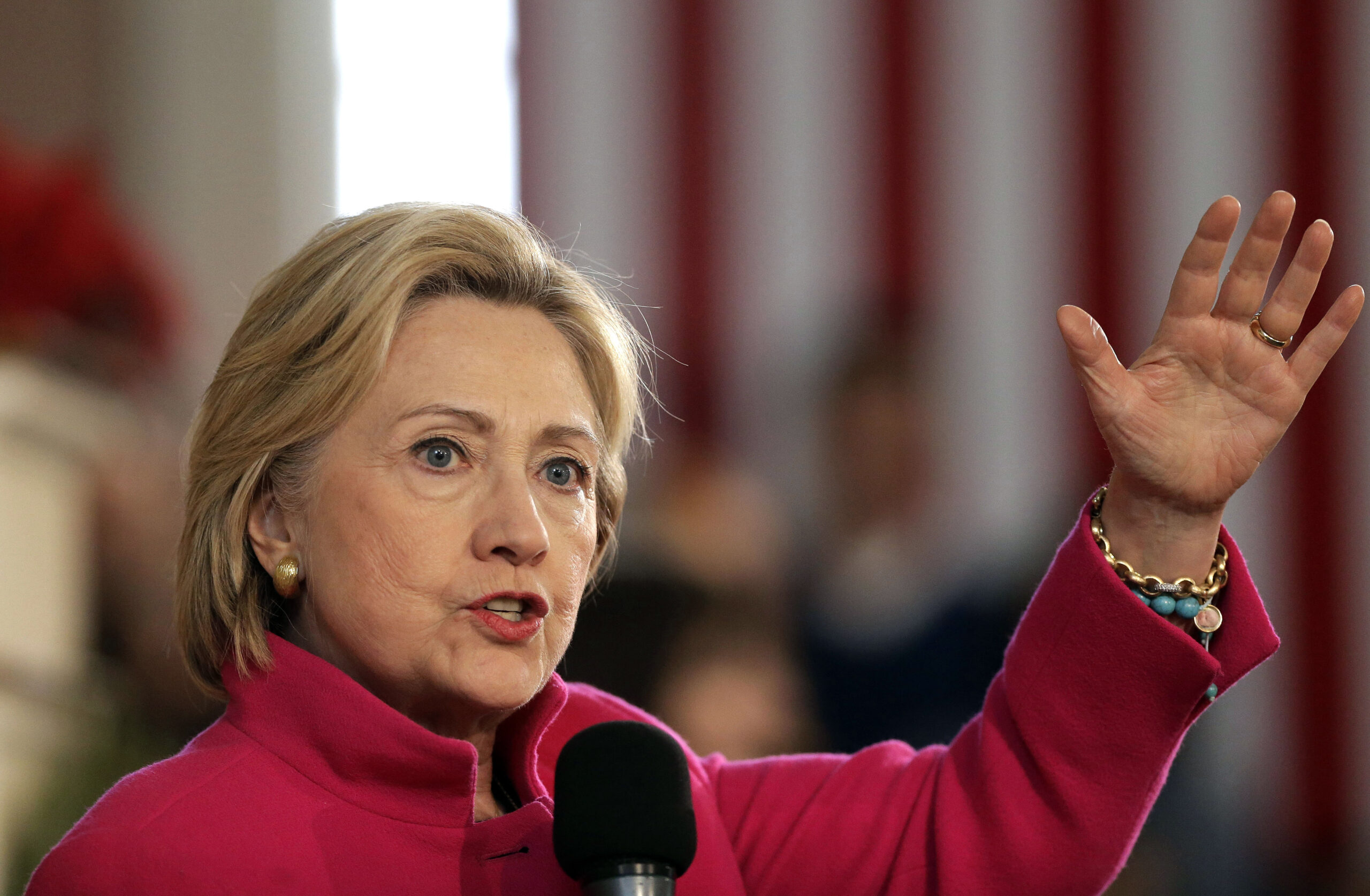 Hillary pledges new ‘Buffett Rule’ in January