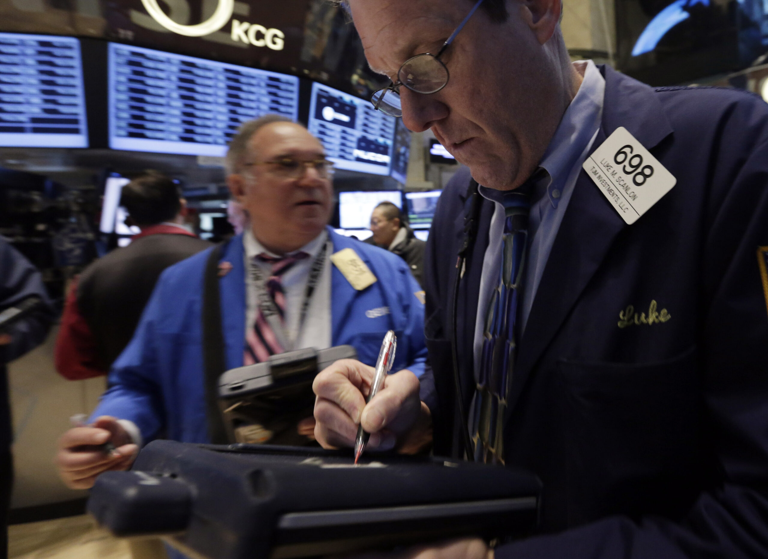 Stocks slide on weak earnings; Fed cuts stimulus