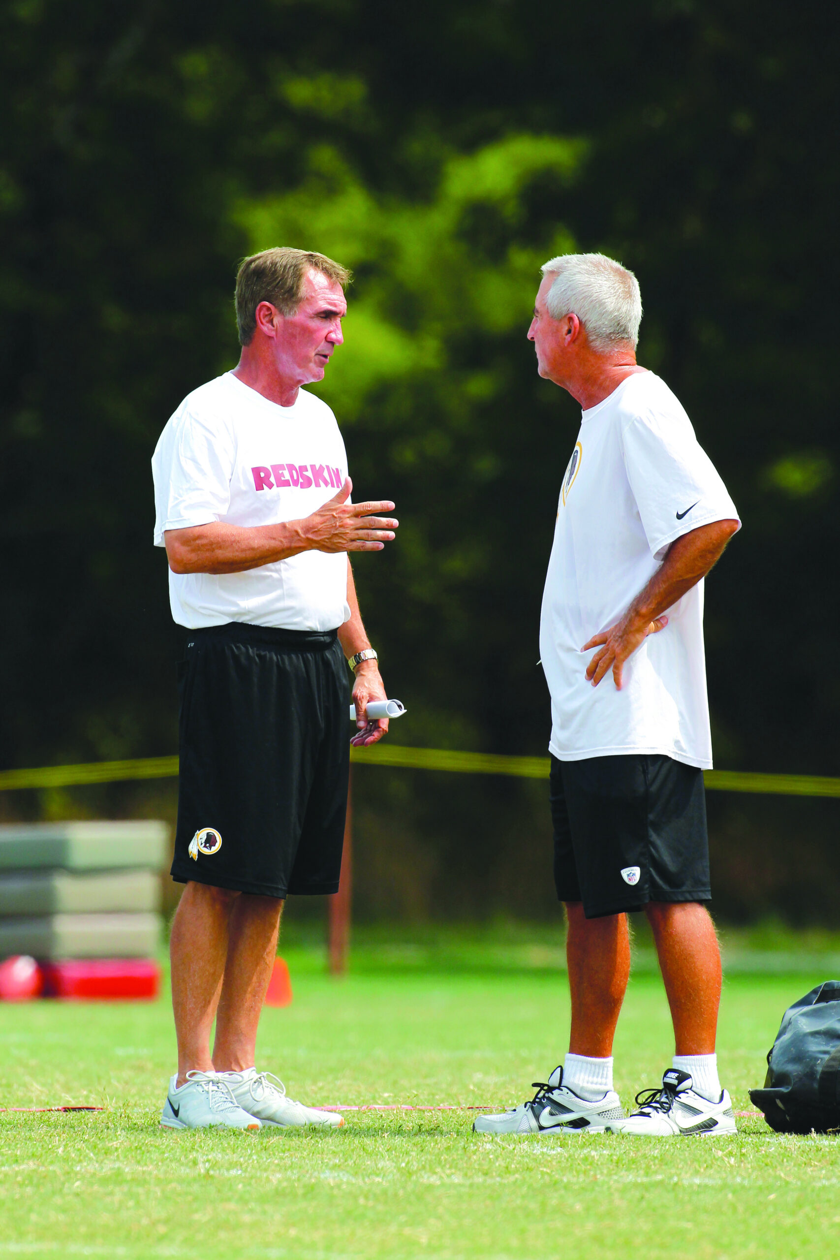 Washington Redskins’ Danny Smith leaves to go to Steelers