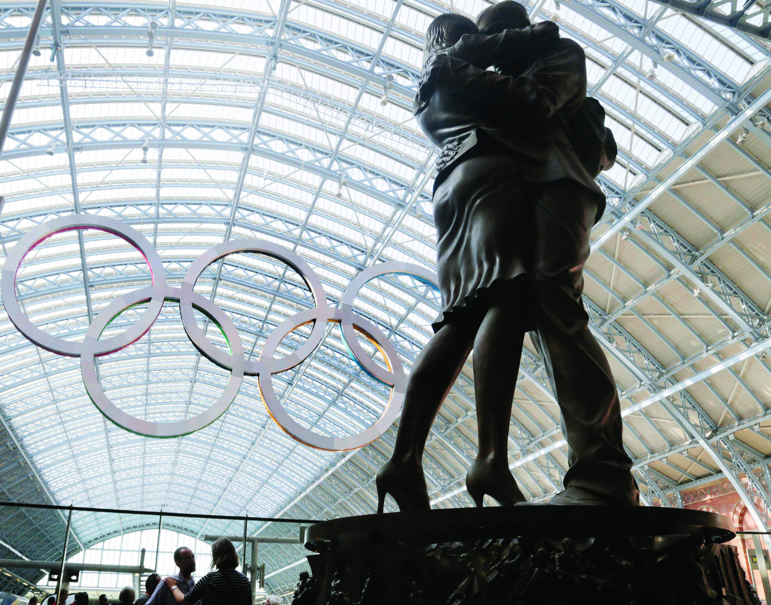 Long lines, delays at London’s St. Pancras station
