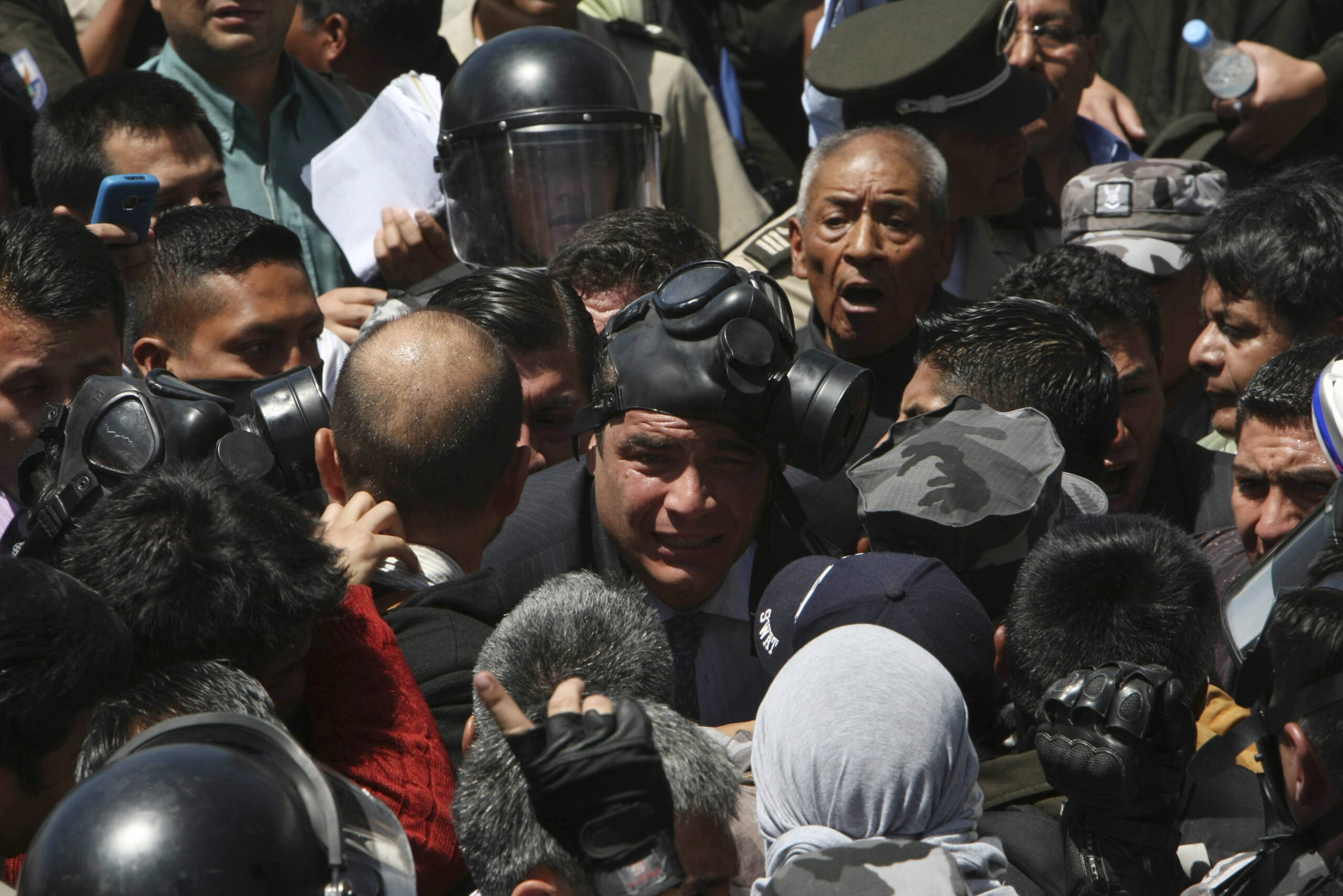 Ecuadoran police sentenced for attack on president