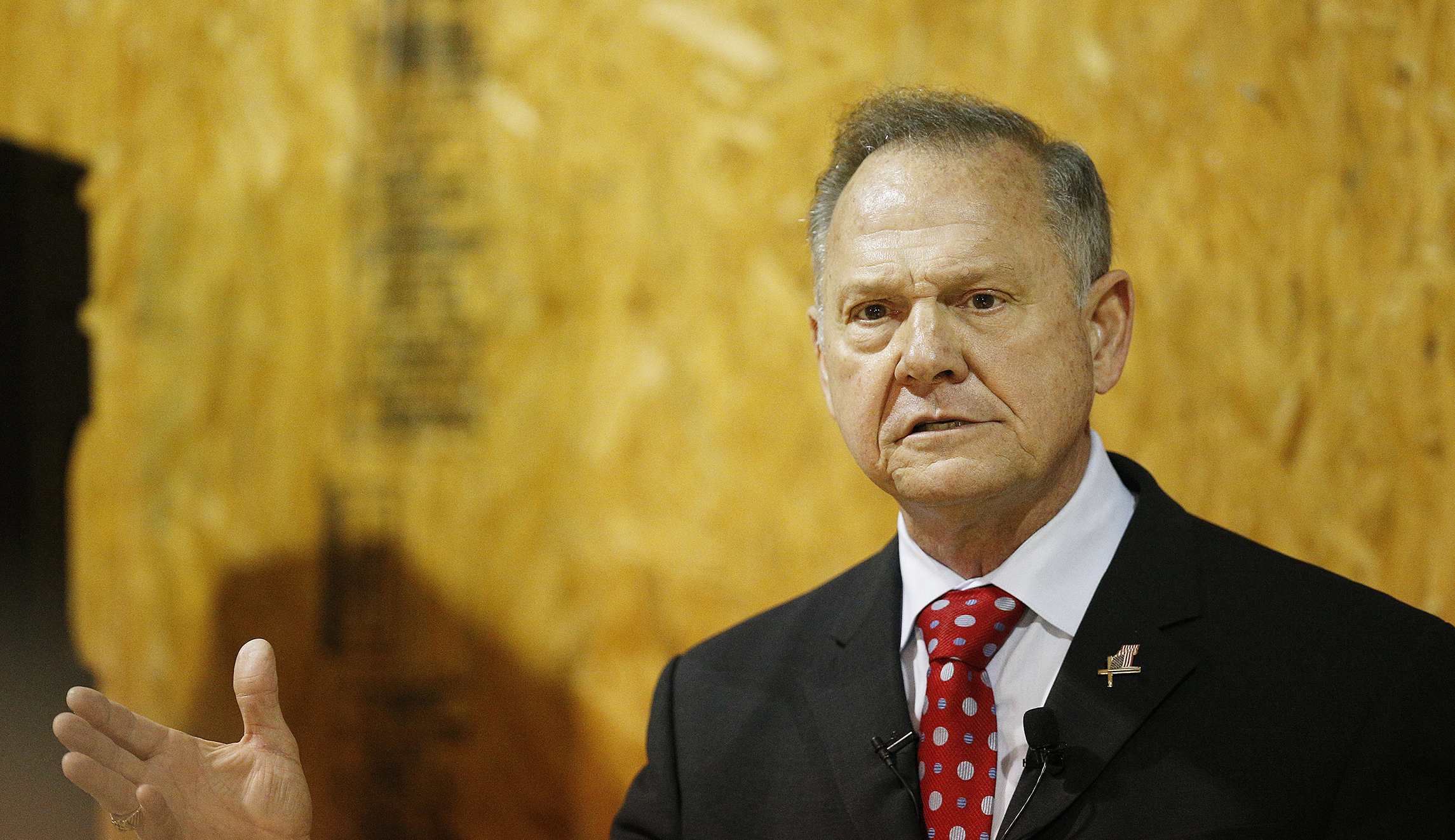 White House: Trump finds Roy Moore accusations ‘troubling’ but ‘is obviously not going to support a Democrat’