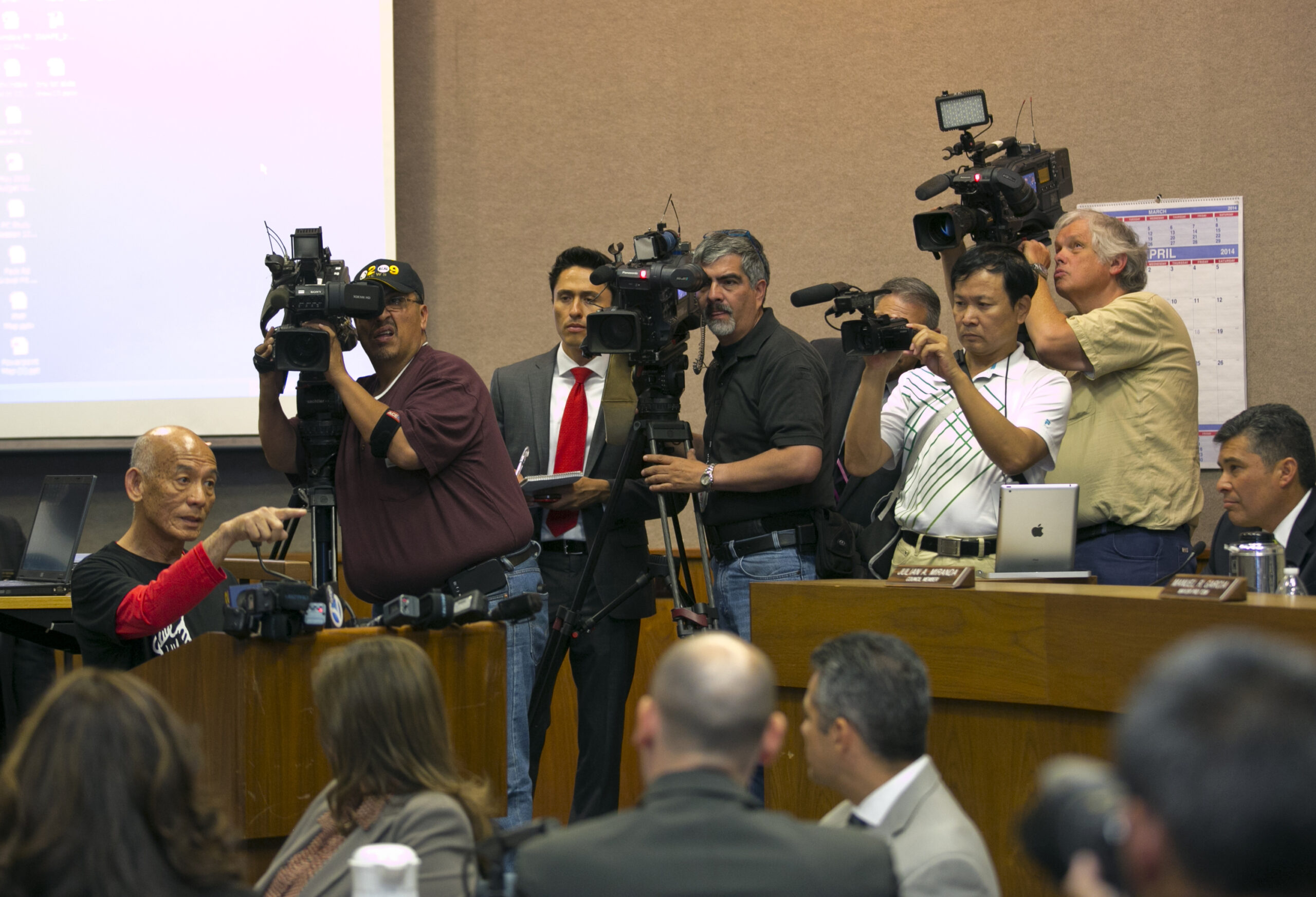 2-week truce for hot sauce maker, California city