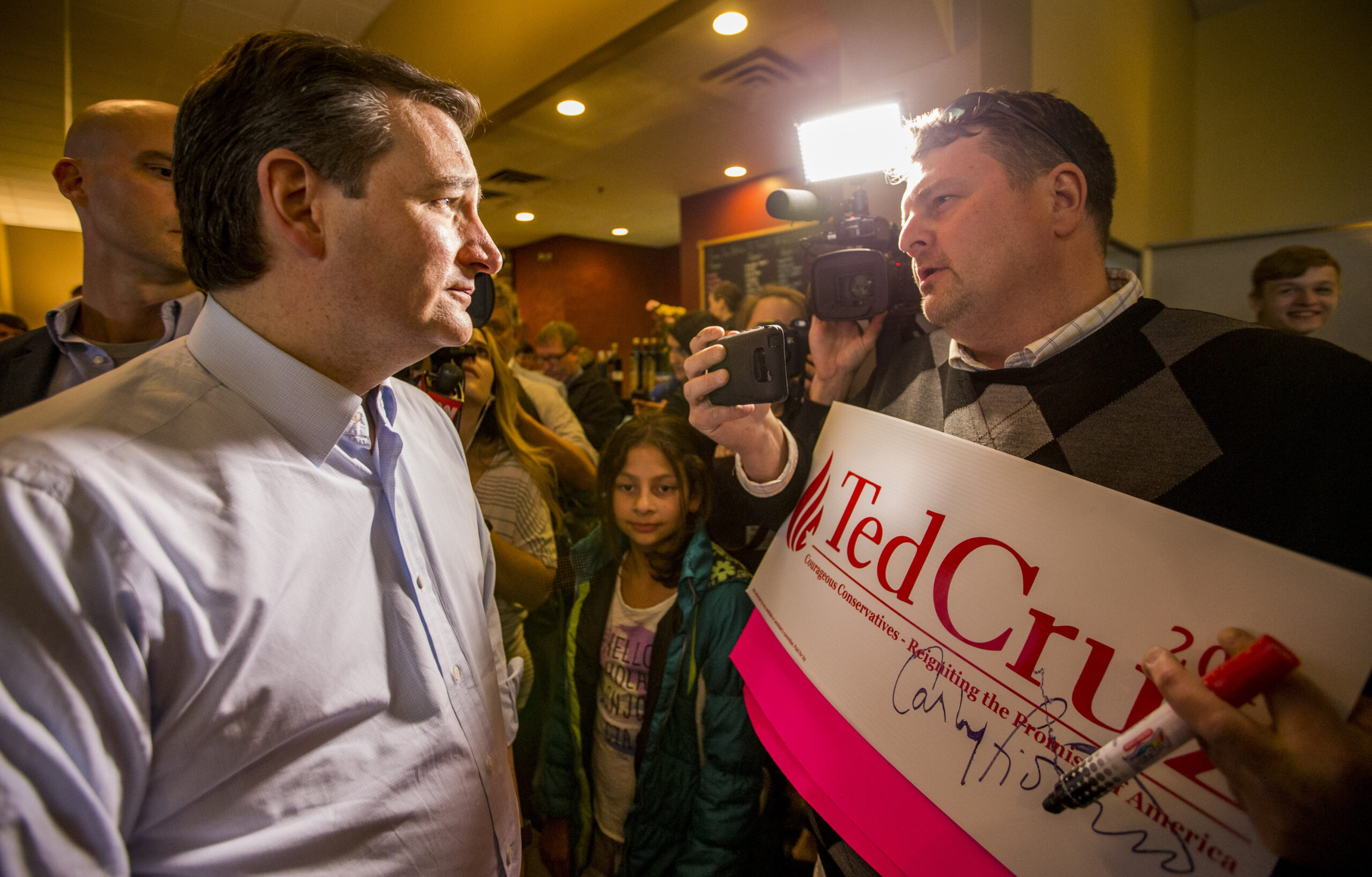 Ploy to get Cruz’s signature in Communist Manifesto backfires