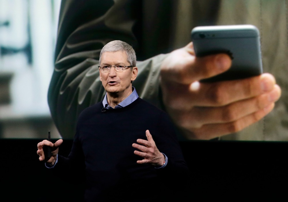 Apple CEO vows to protect customers from the feds