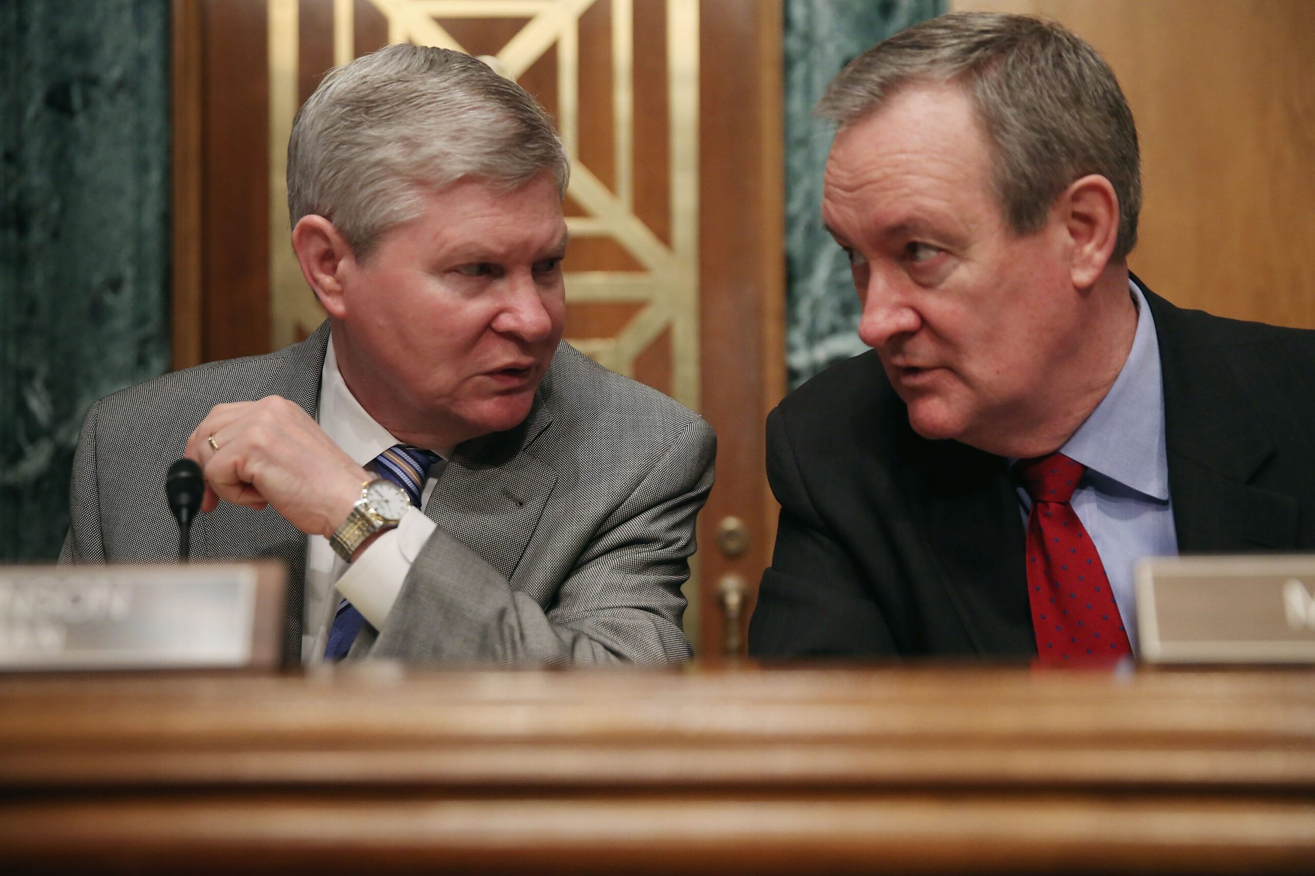 Senate Banking chiefs press regulators on cybersecurity of banks