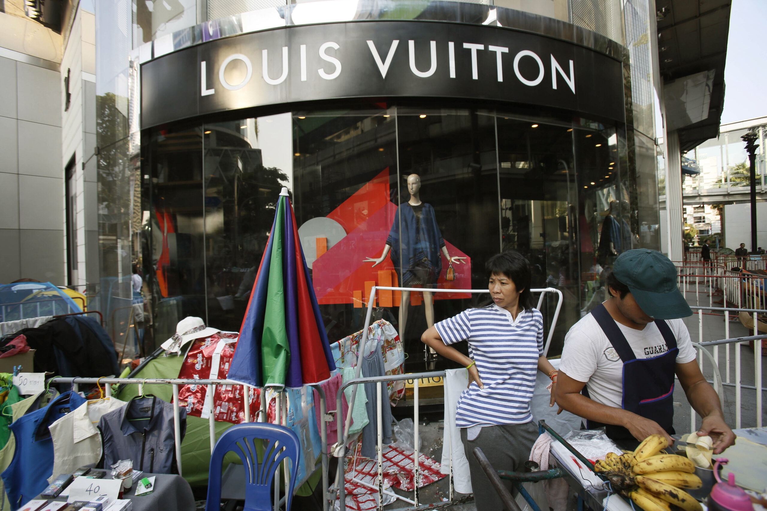 Thai firms feel squeeze from crisis, seek solution