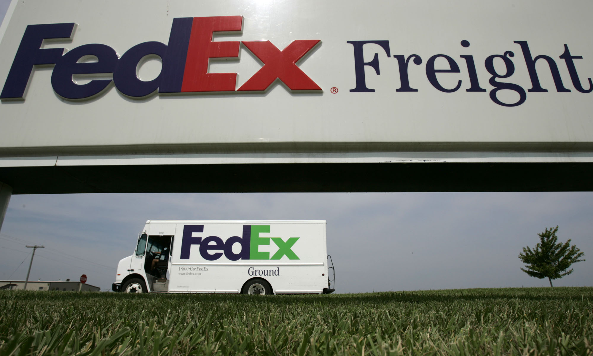 FedEx charges raise online pharmacy issues