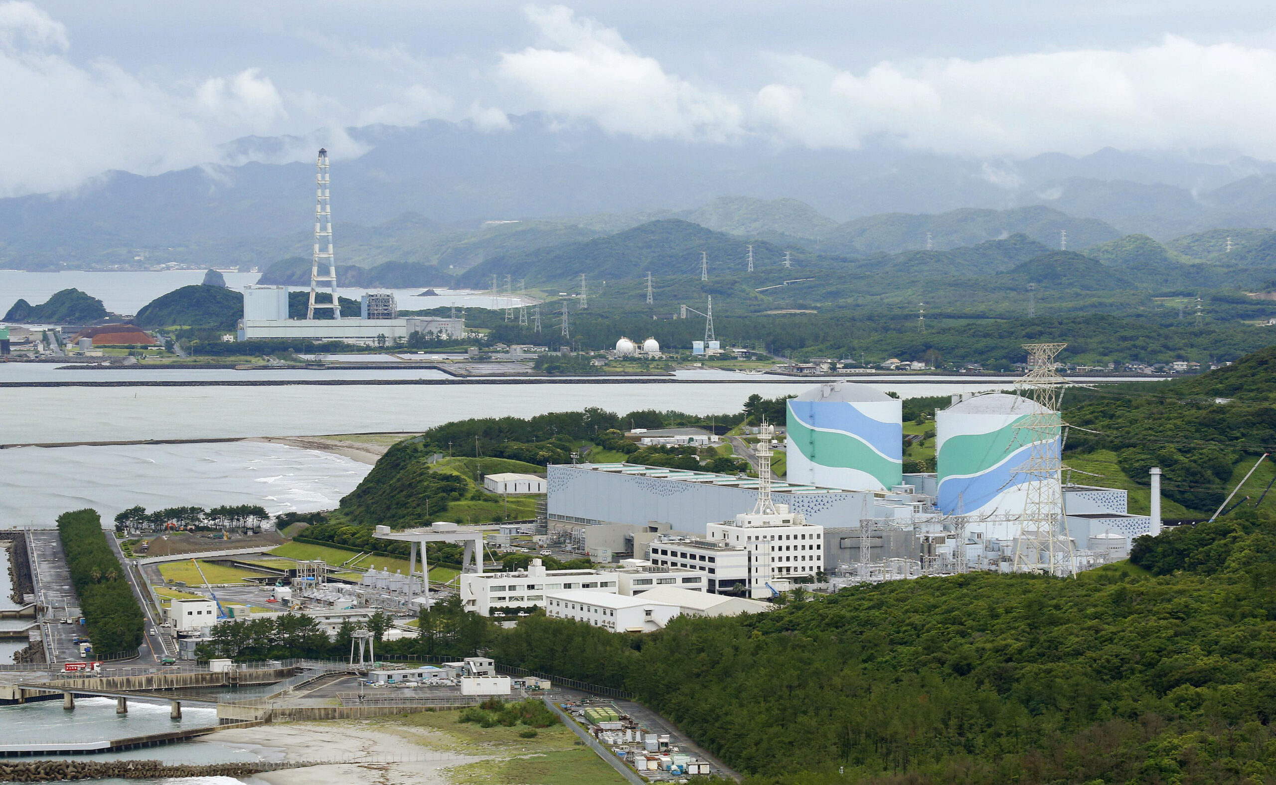 Japan reactor near active volcanos called unsafe