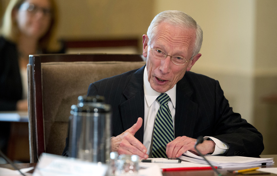 Fed officials split on inflation