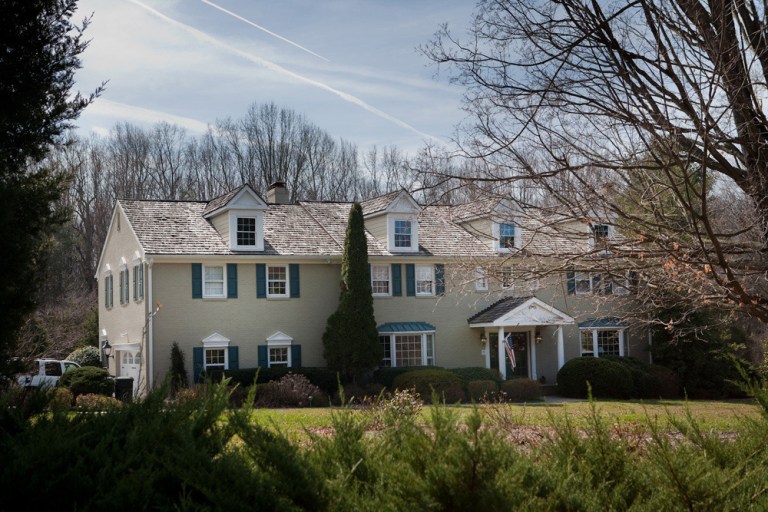 How Santorum got a $2 million Virginia estate