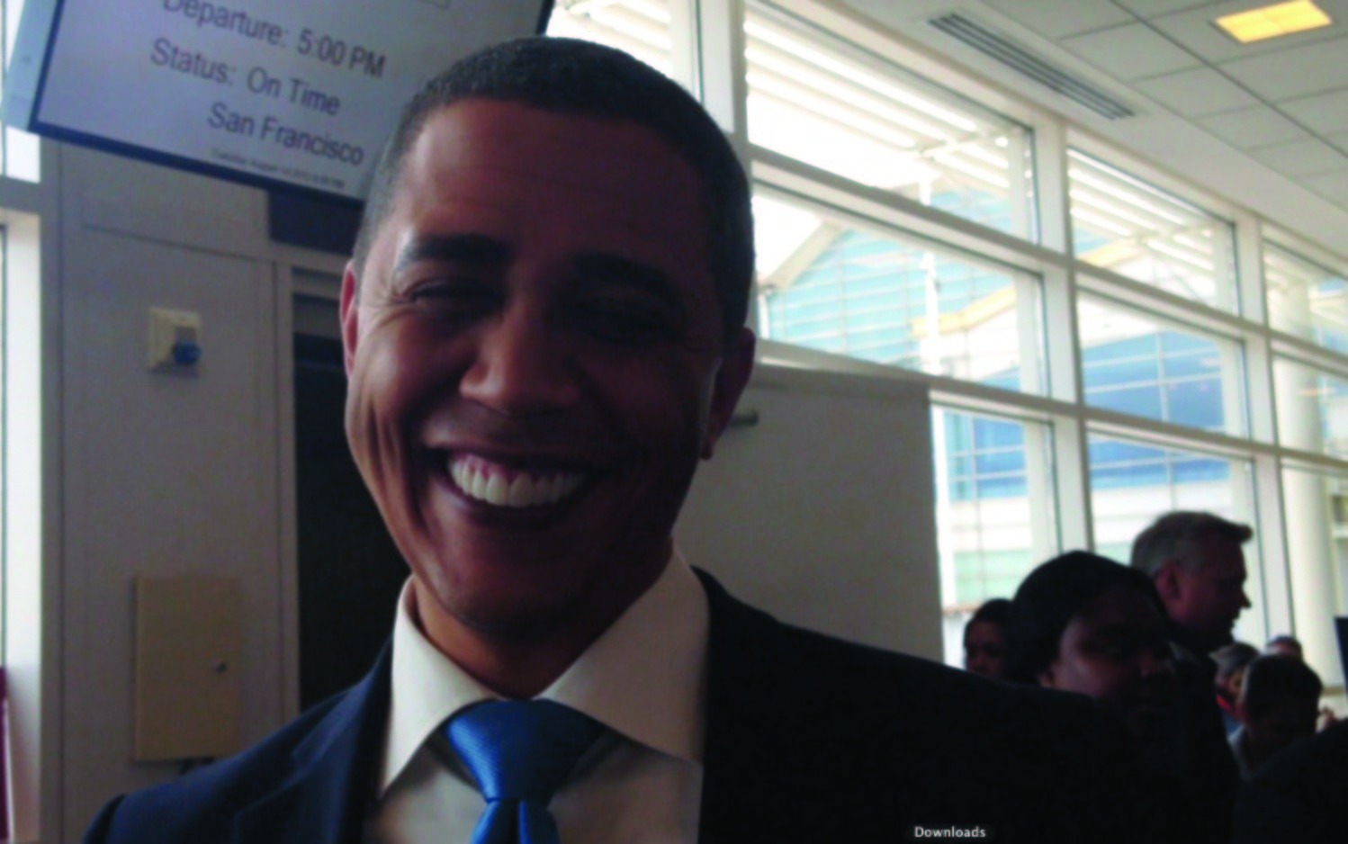 Obama impersonator baffles passengers at Reagan