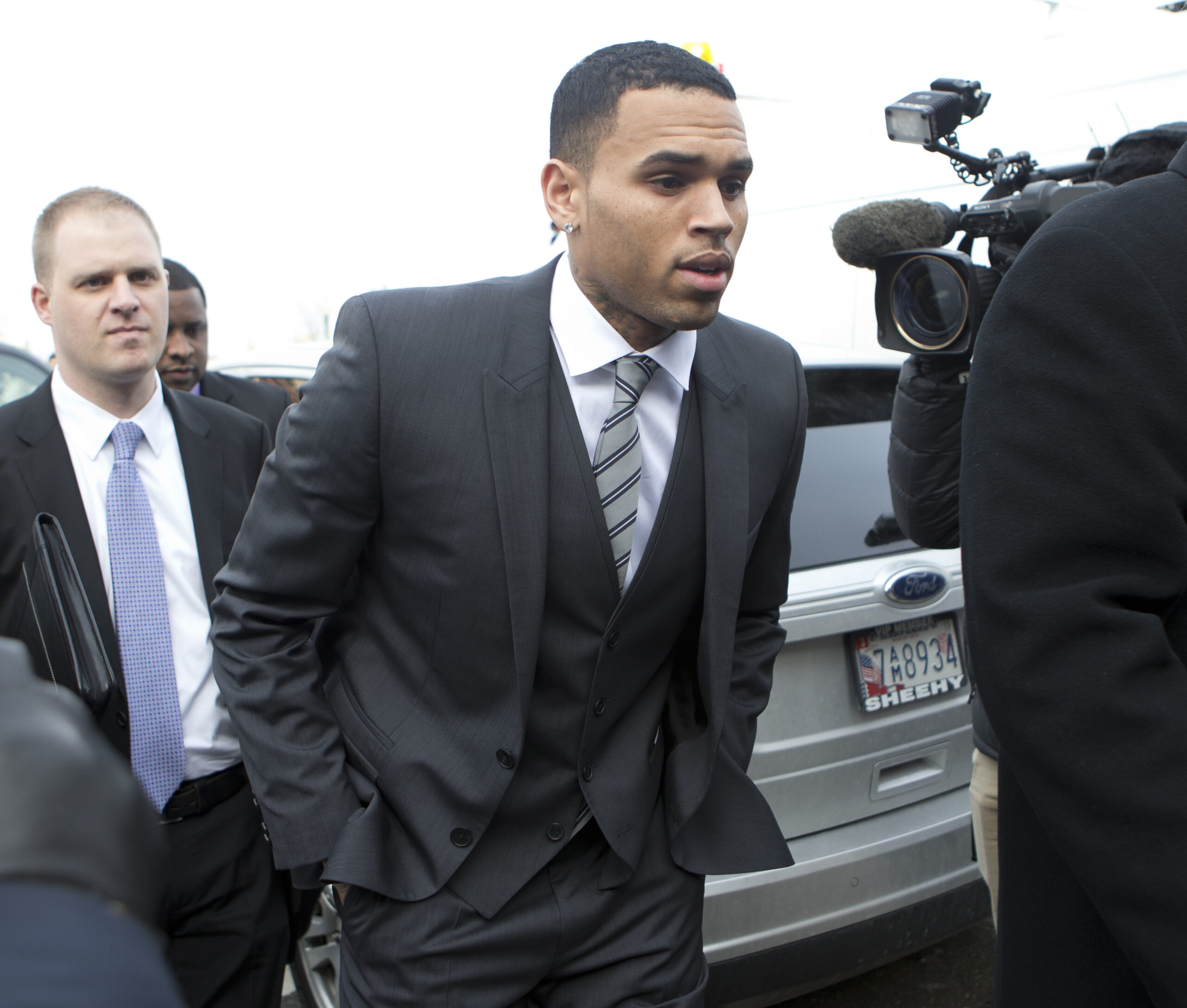Man sues Chris Brown, bodyguard for total of $3M