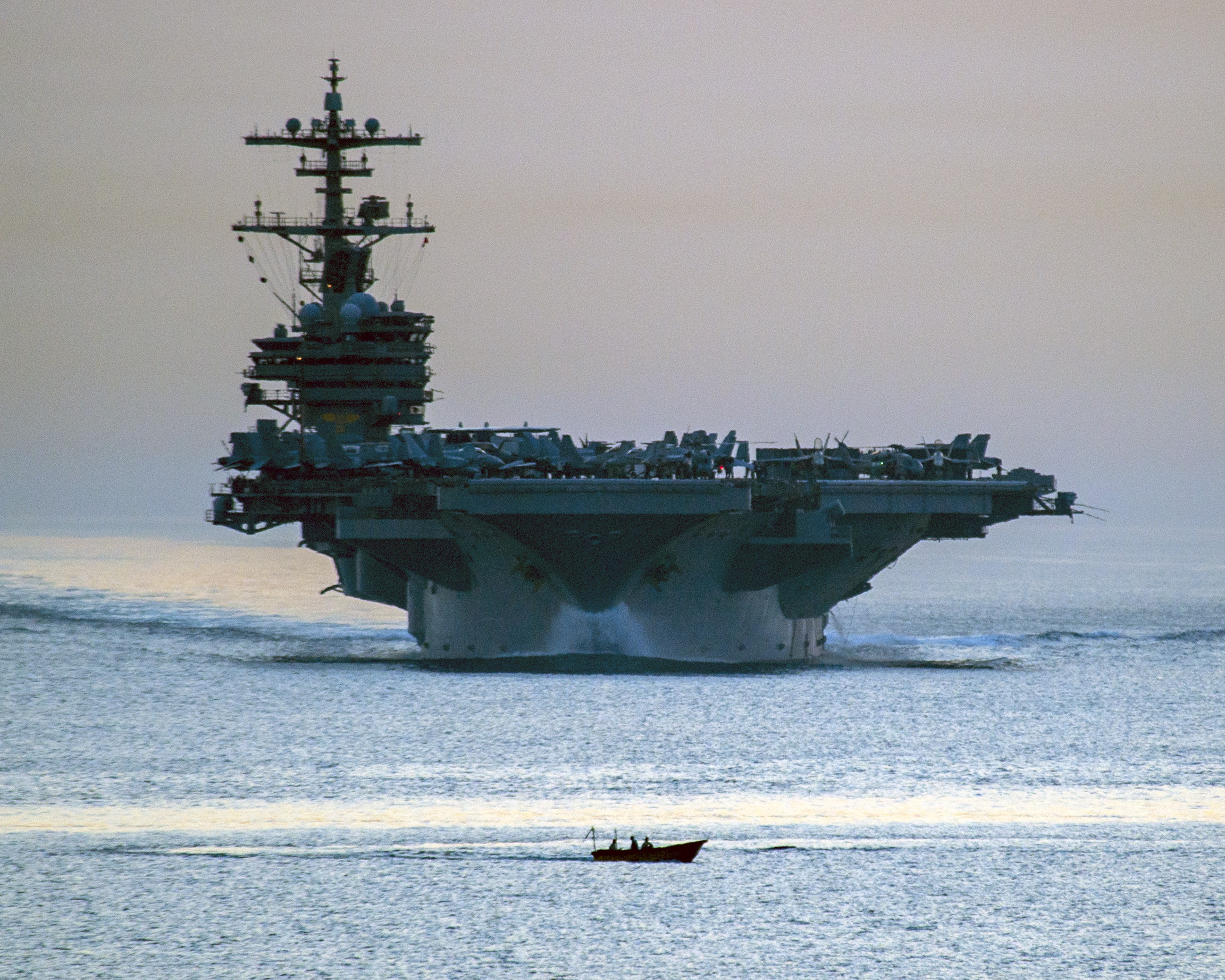 Ships move into Gulf as US lays out goals for Iraq