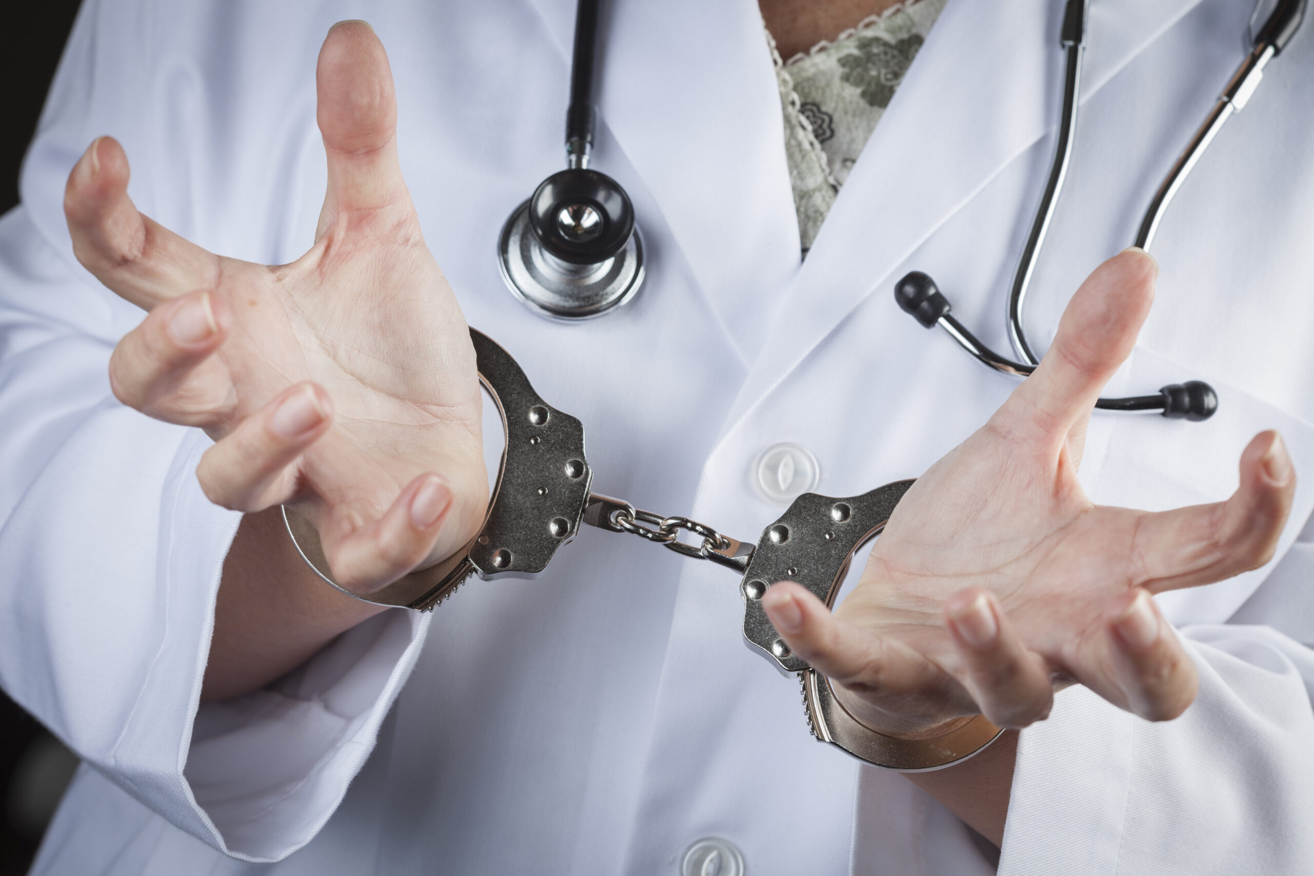 Florida eye doctor held without bail in fraud case