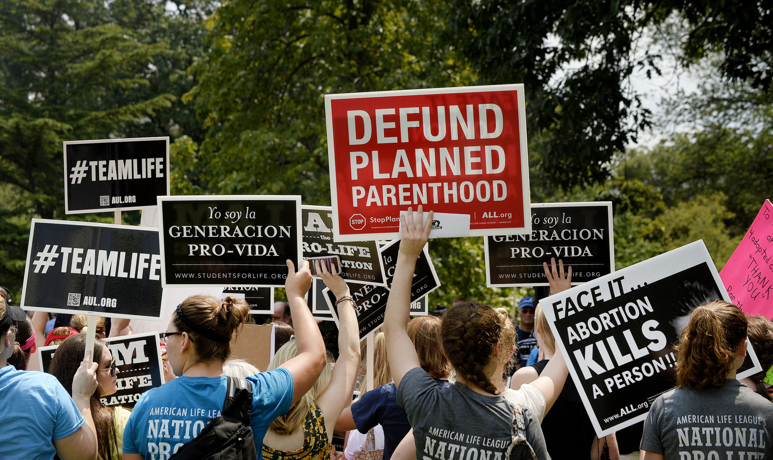 Obama would veto bill to defund Planned Parenthood