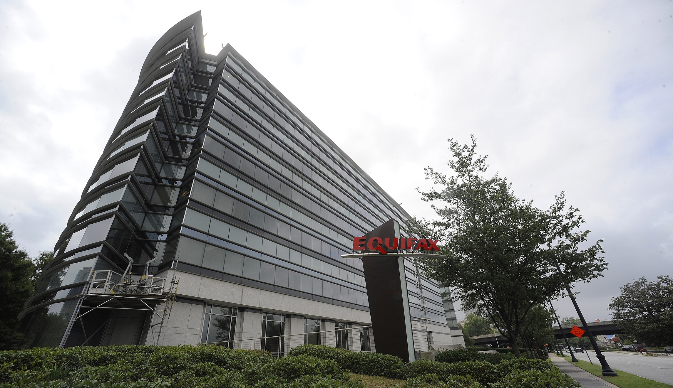 Senators ask Equifax how it will help servicemembers hit by data breach