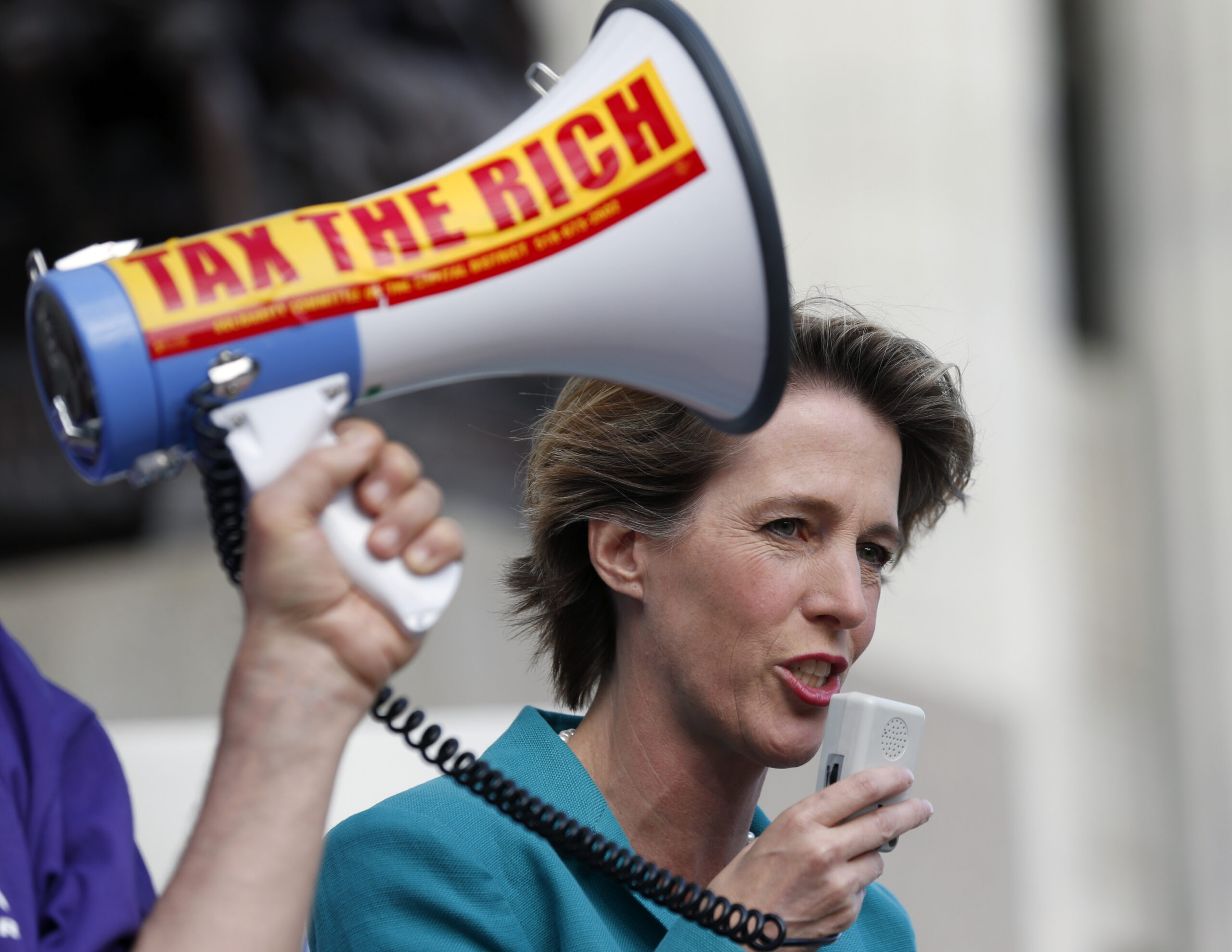 In New York, the populist Left takes up its pitchforks against Cuomo