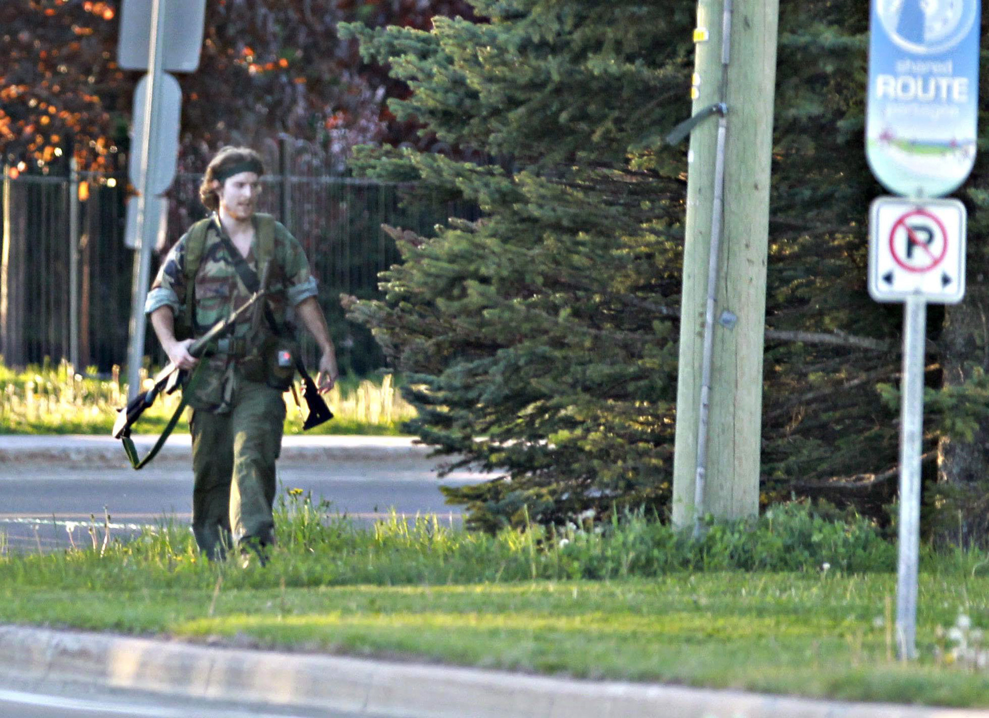 Hunt on for Canadian suspected in police killings
