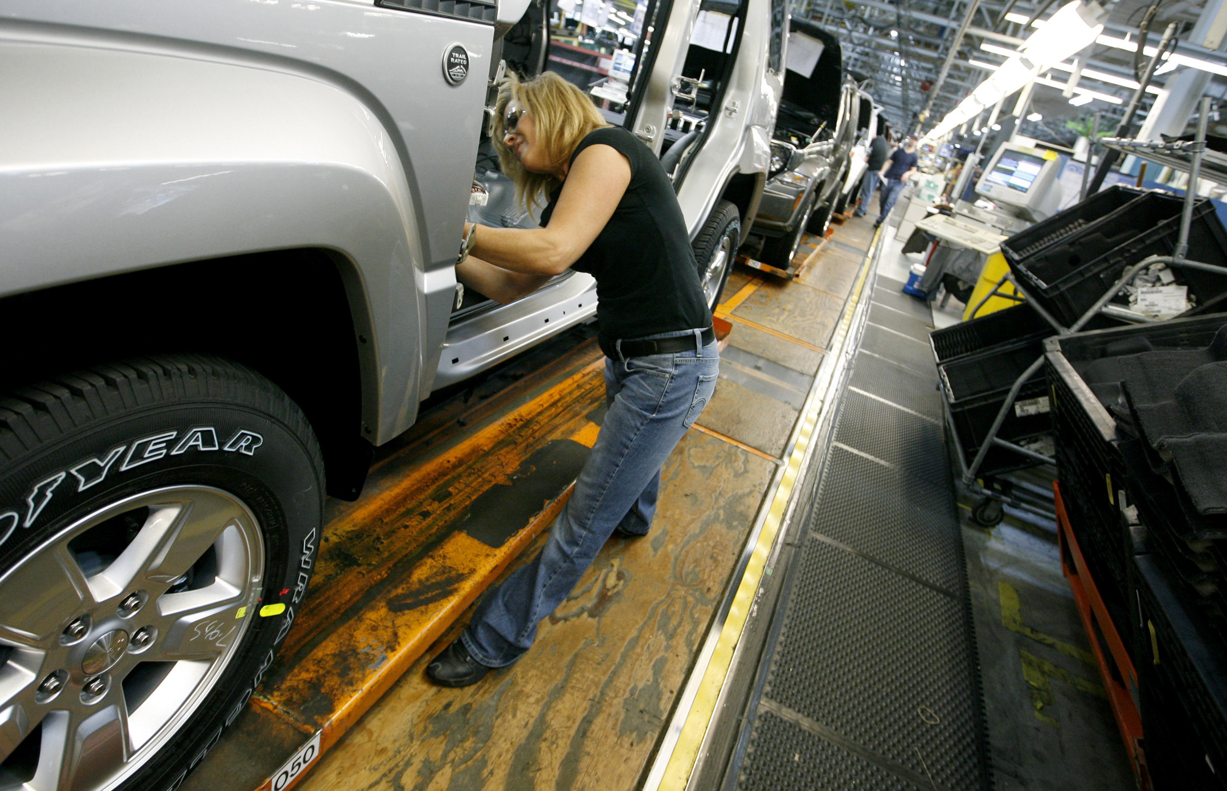 Ohio leaders scramble over hints it may lose Jeep