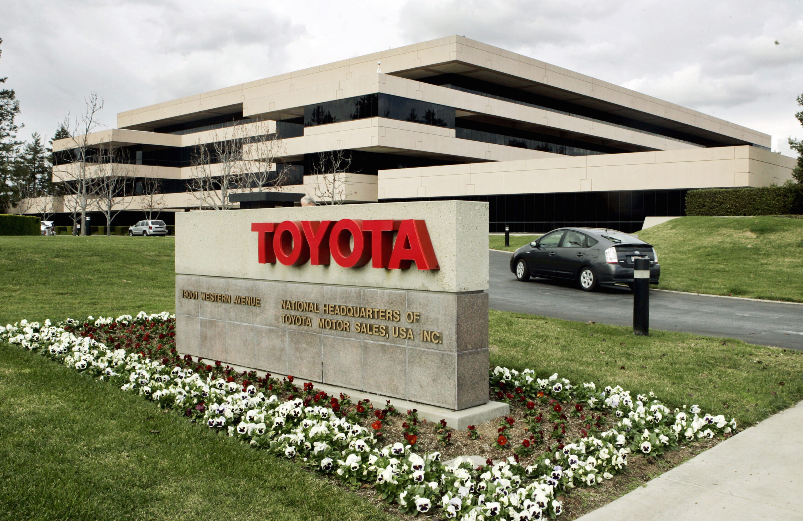 Texas entices Toyota jobs away from California