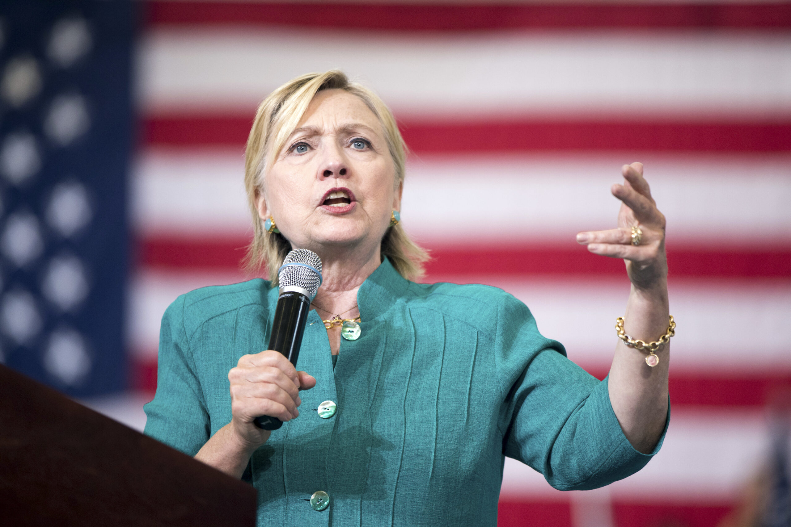 Clinton team fires back at Trump over ISIS claim