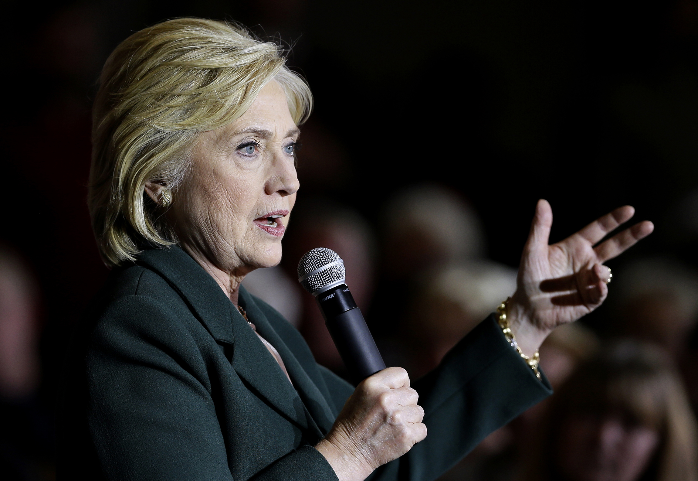 Clinton gives thumbs down to Dem platform’s carbon tax