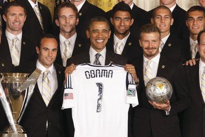 Obama greets Galaxy at White House