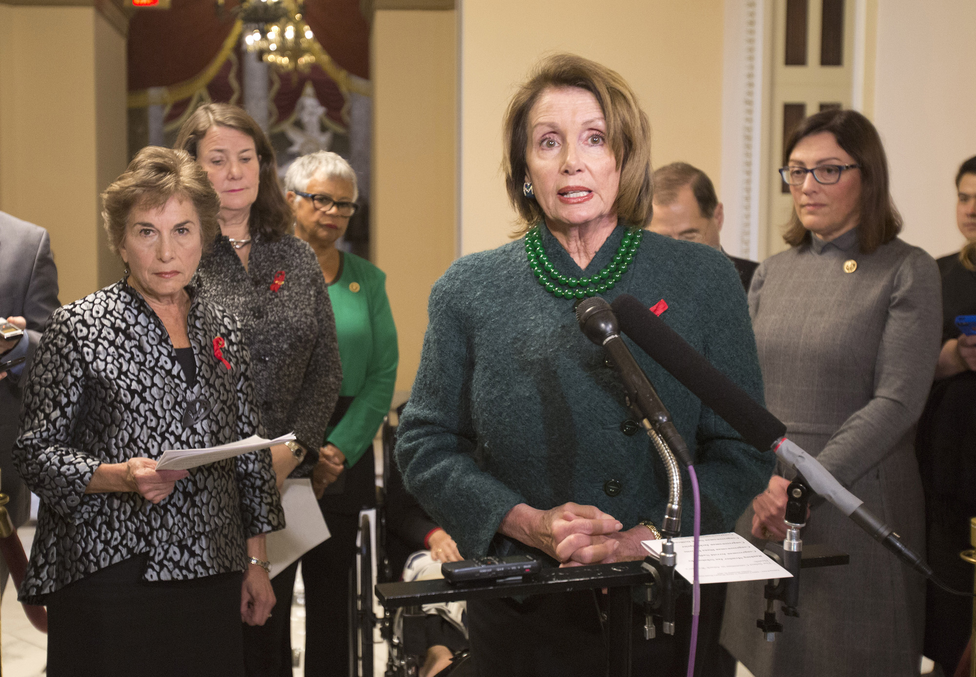 Dems call for Supreme Court to uphold Obamacare compromise