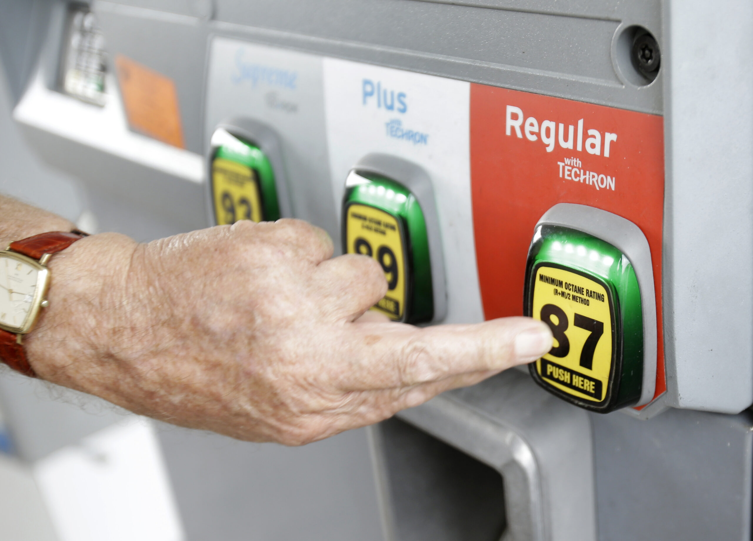 Chevron: Oil prices will rise, but not before big losses