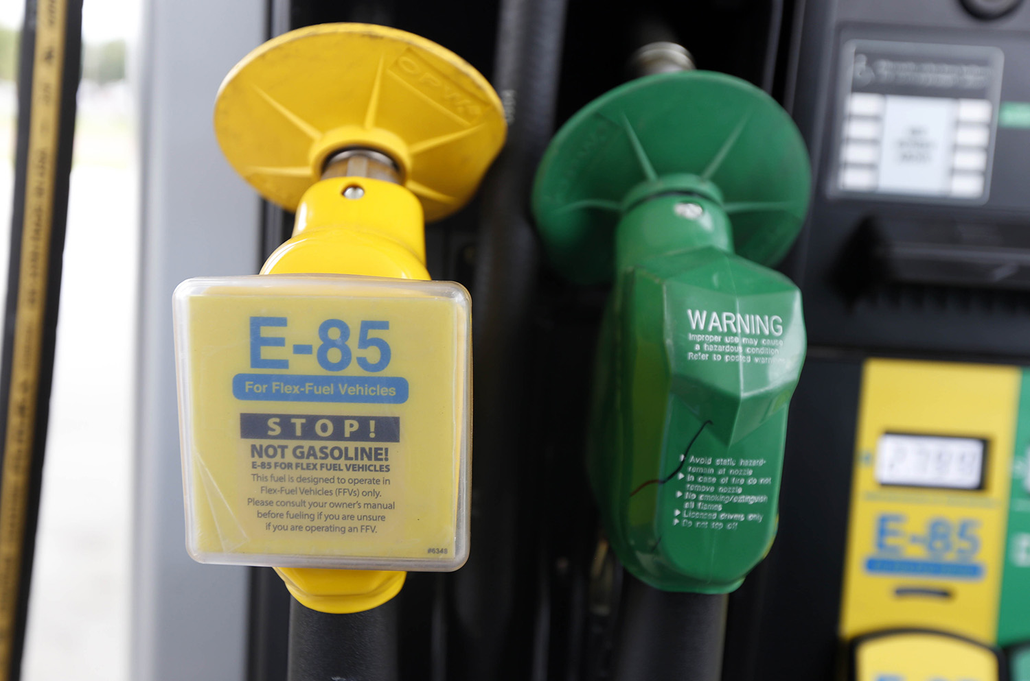 Clinton adviser declines to discuss reversing ethanol mandate