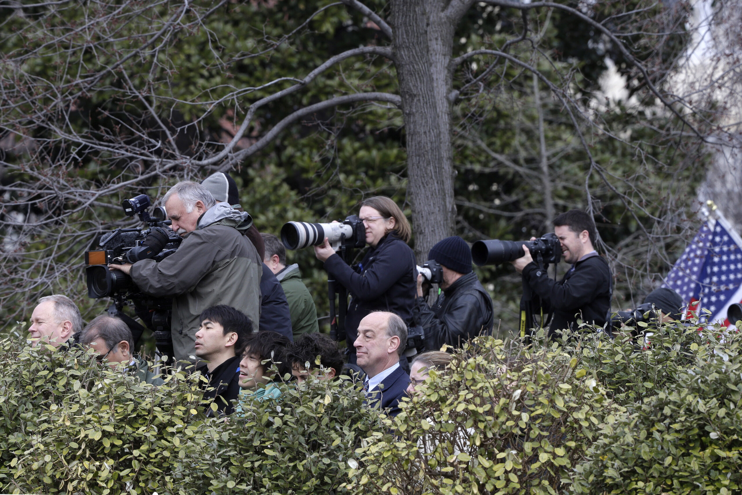 Media groups press White House for more photo access